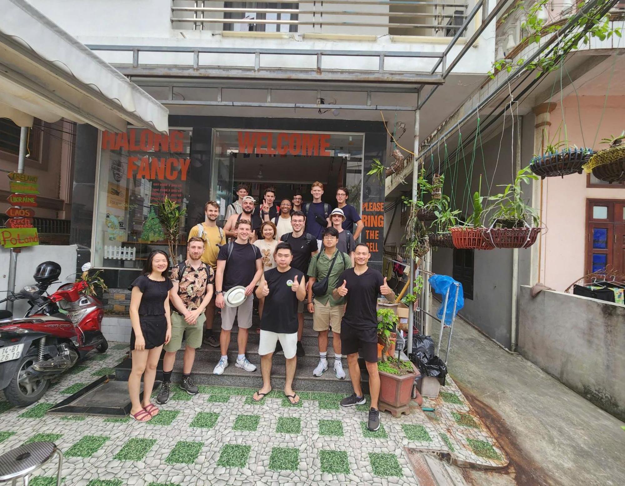 Ha Long Fancy Hostel With Vegetarian And Vegan Restaurant Екстер'єр фото