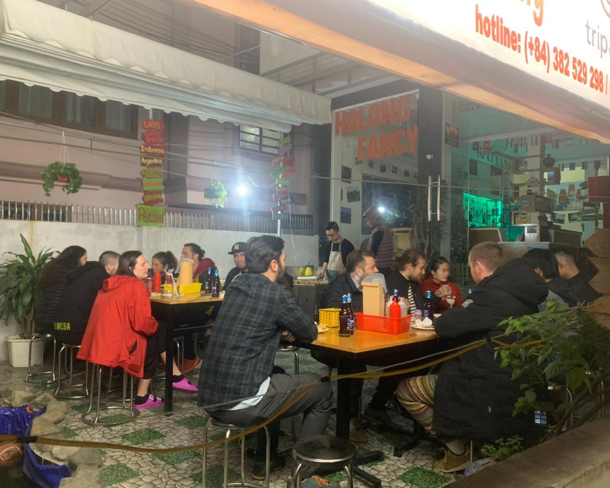 Ha Long Fancy Hostel With Vegetarian And Vegan Restaurant Екстер'єр фото