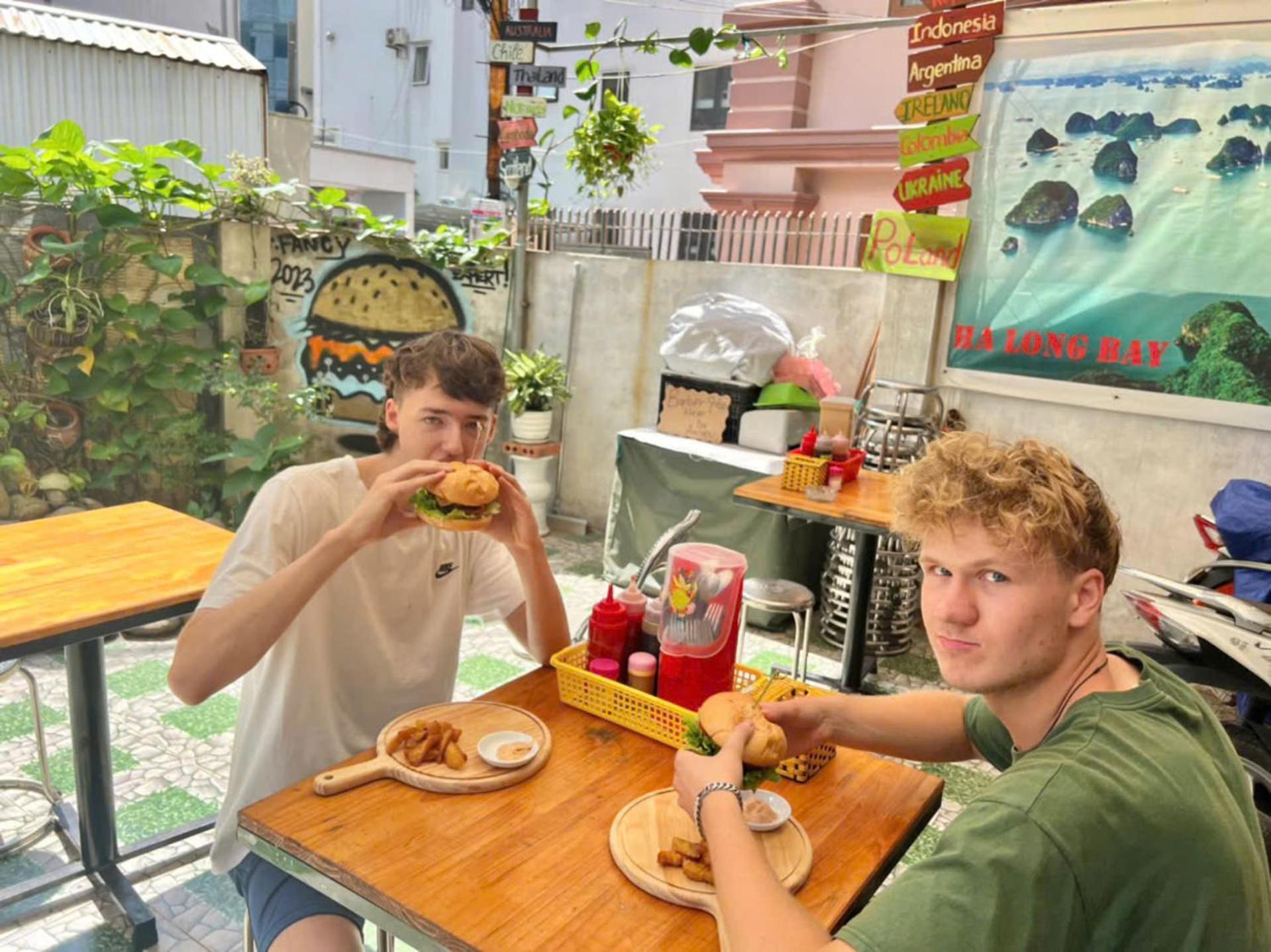 Ha Long Fancy Hostel With Vegetarian And Vegan Restaurant Екстер'єр фото