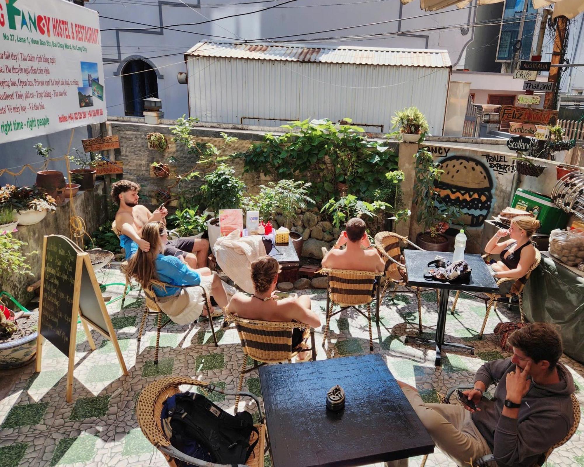 Ha Long Fancy Hostel With Vegetarian And Vegan Restaurant Екстер'єр фото